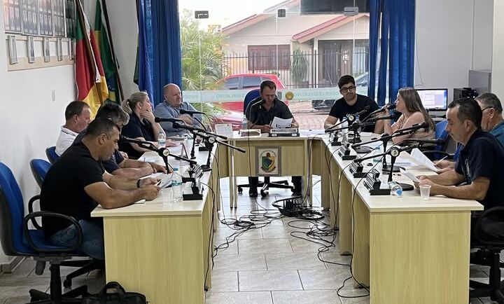 INFORMATIVO DA CÂMARA DE VEREADORES DE TIO HUGO/RS (SESSÃO 18 DE DEZEMBRO)