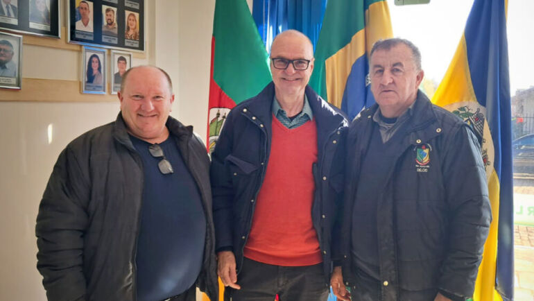 Deputado Gerson Burmann reforça laços com Tio Hugo em visita à Câmara Municipal