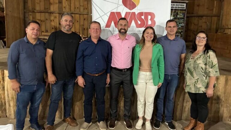Lideranças de Tio Hugo participam de encontro regional da AVASB em Fontoura Xavier